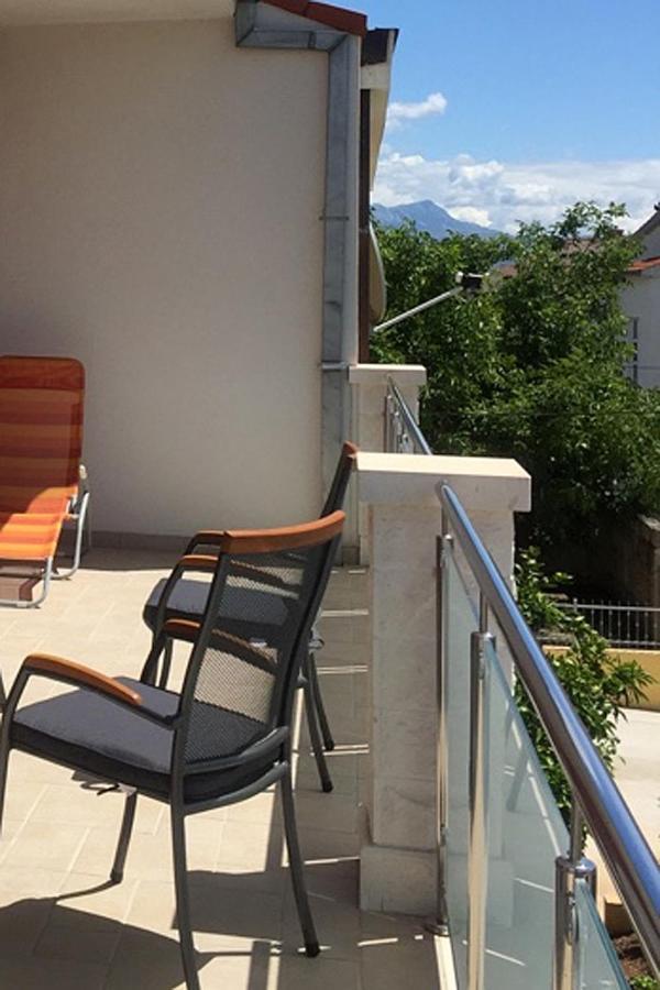 Apartments With A Parking Space Kastel Kambelovac, Kastela - 15480 Exterior photo